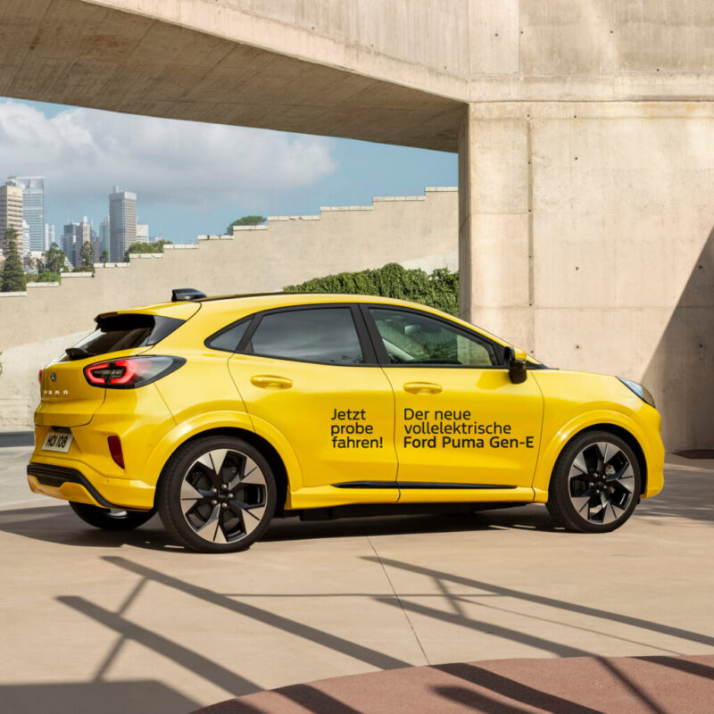 Fahrzeugbeklebung "Der neue Ford Puma Gen-E"